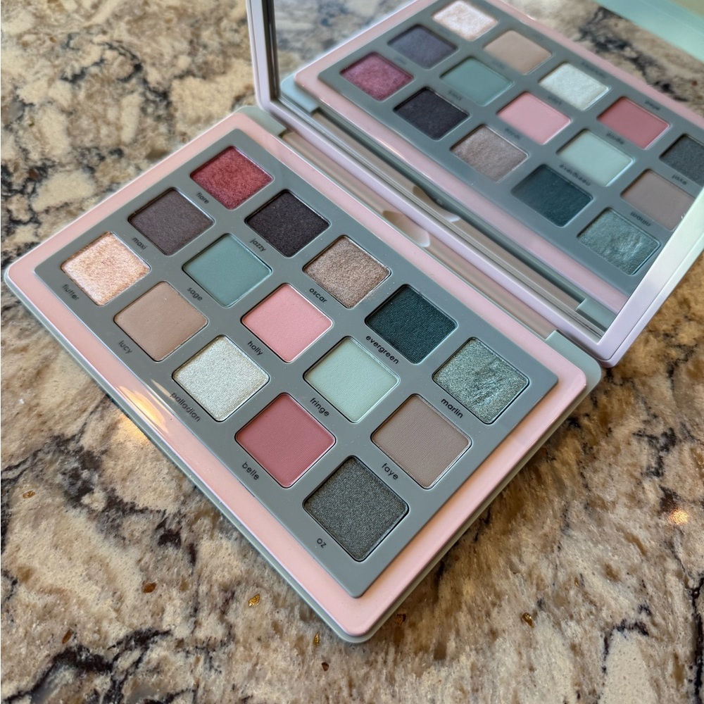 Natasha Denona Retro Glam Palette - Soft Pink and Gold